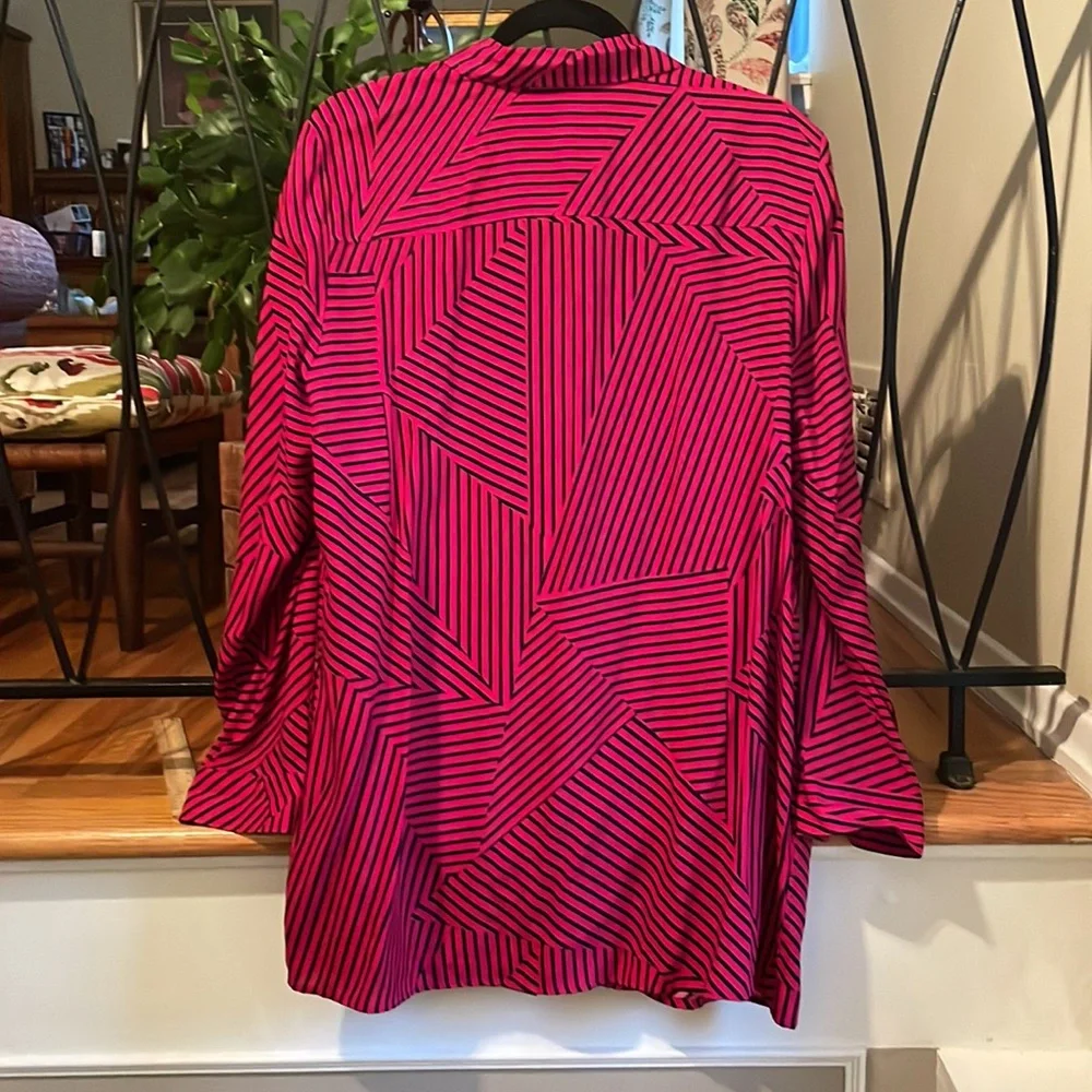 Chico’s Size 2 Blouse with Pockets - Picture 4 of 4
